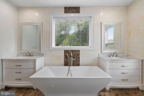 Bathroom, Dual Sink Vanities, Free Standing Baths, Interior, Recessed Lighting