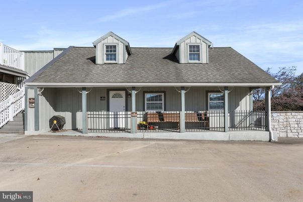 Exterior, Facade, Cape Cod