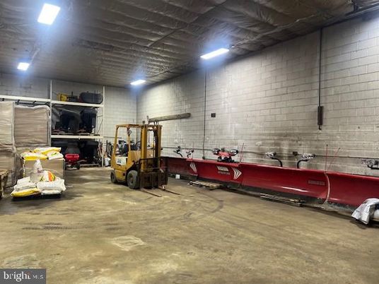 Fitness Equipment, Interior, Recessed Lighting, Stone Walls