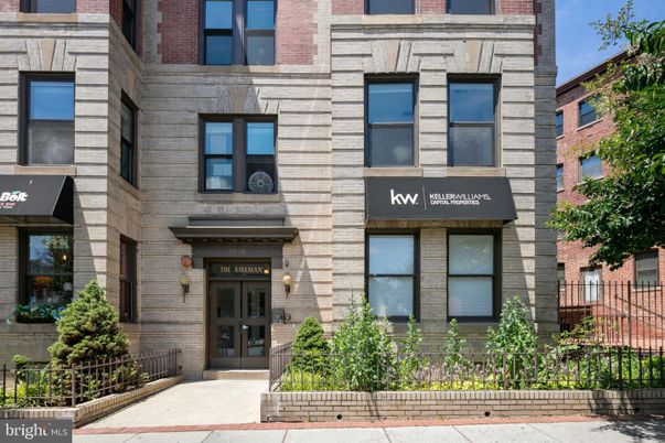 Exterior, Facade, Brick Facade, Rowhouse