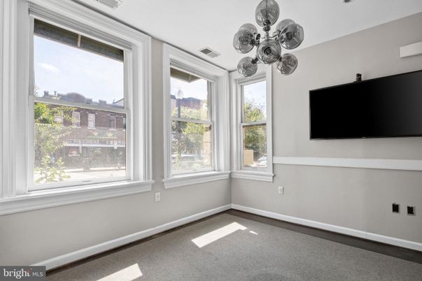 Empty room, Interior, Pendant Lights