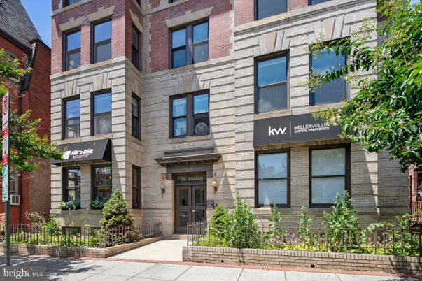 Exterior, Facade, Brick Facade, Rowhouse