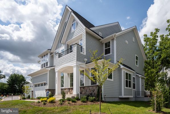Attached, Exterior, Facade, Farmhouse