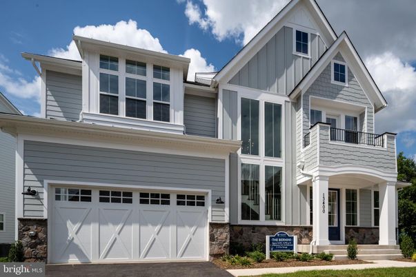 Attached, Exterior, Facade, Farmhouse