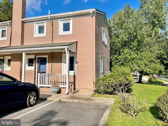 Exterior, Facade, Brick Facade, Rowhouse