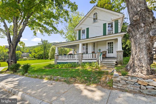 Backyard, Exterior, Facade, Queen Anne Victorian