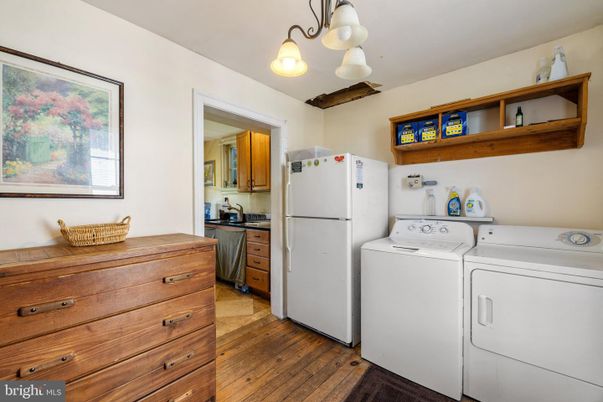 Interior, Washer, Wood Texture Flooring