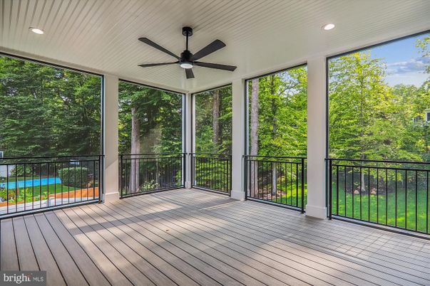 Interior, Recessed Lighting, Sun Room, Wood Texture Flooring