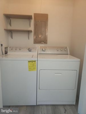 Interior, Utility Closets, Washer, Wood Texture Flooring
