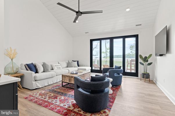 Interior, Living room, Recessed Lighting, Water, Wood Texture Flooring