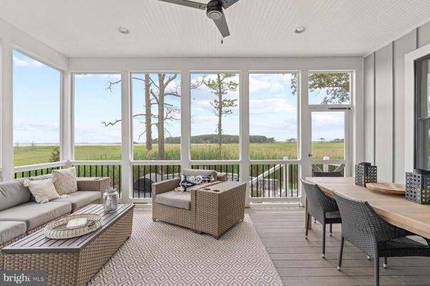 Interior, Living room, Recessed Lighting, Sun Room, Water