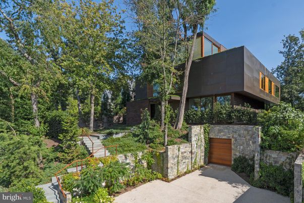Attached, Exterior, Facade, Modern