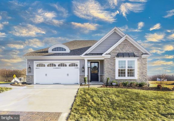 Attached, Exterior, Facade, Ranch
