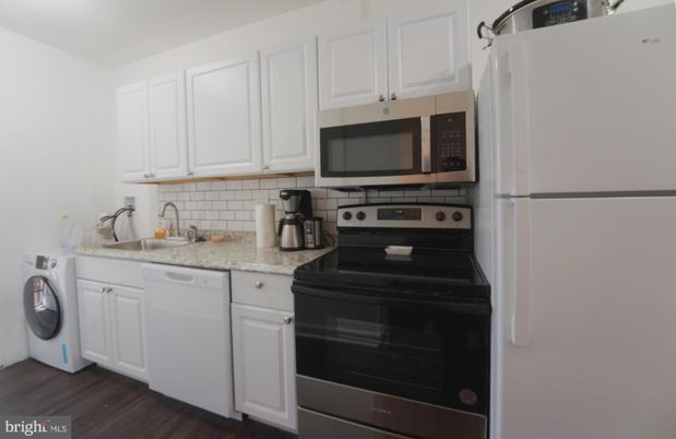 Interior, Kitchen, Washer, Wood Texture Flooring