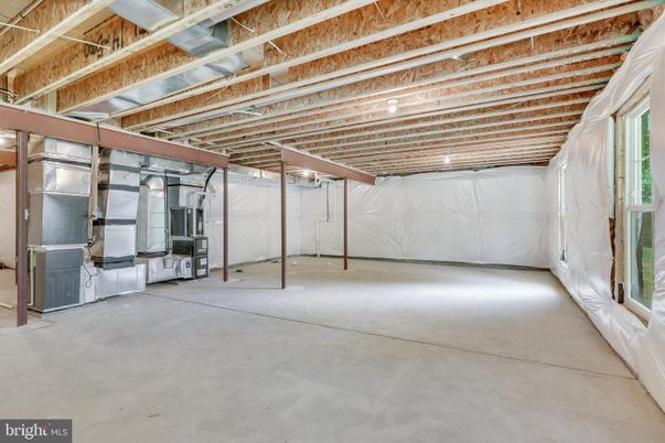 Garage, Interior, Wooden Beams