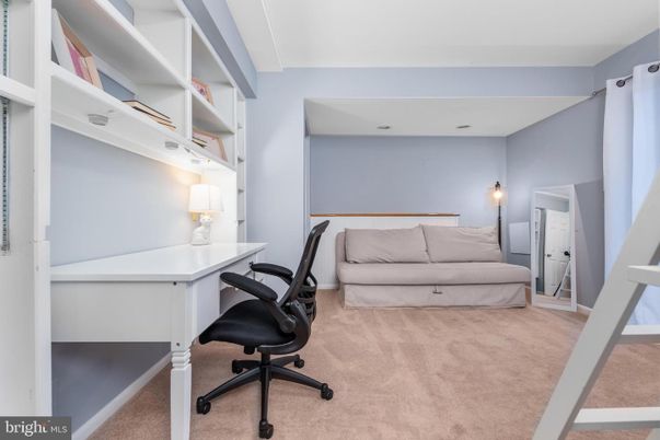 Home Office, Interior