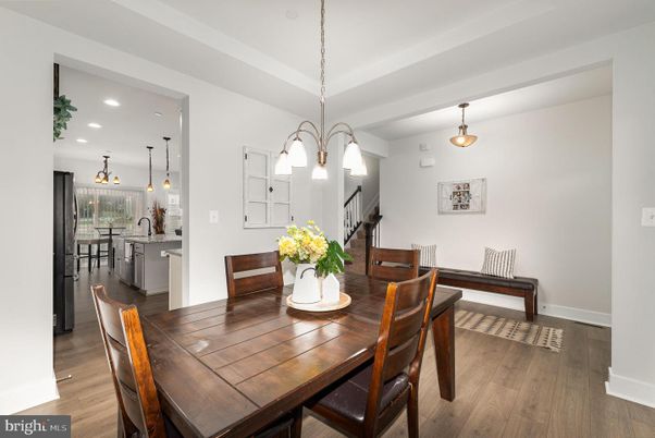 Dining room, Interior, Kitchen, Pendant Lights, Recessed Lighting, Wood Texture Flooring