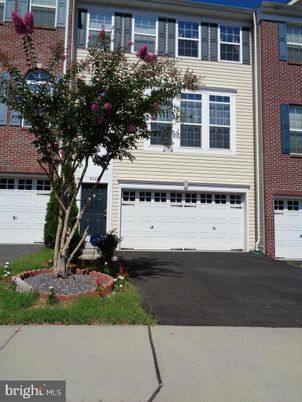 Attached, Exterior, Facade, Brick Facade, Rowhouse