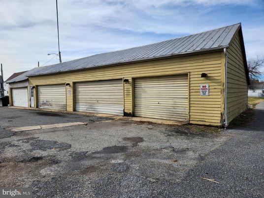 Detached Garage, Exterior