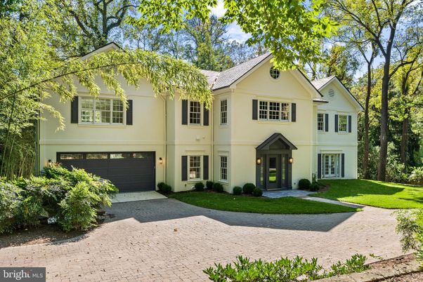 Attached, Exterior, Facade, Farmhouse