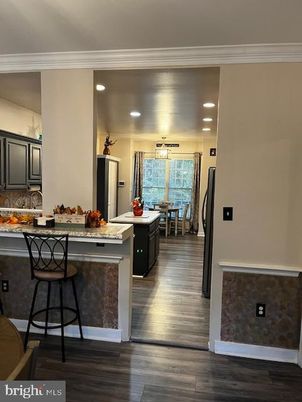 Dining room, Interior, Kitchen, Pendant Lights, Recessed Lighting, Wood Texture Flooring