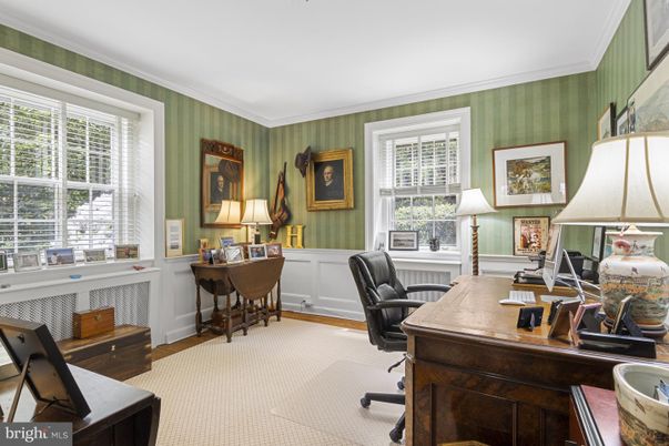 Home Office, Interior