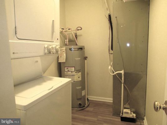 Interior, Washer, Wood Texture Flooring