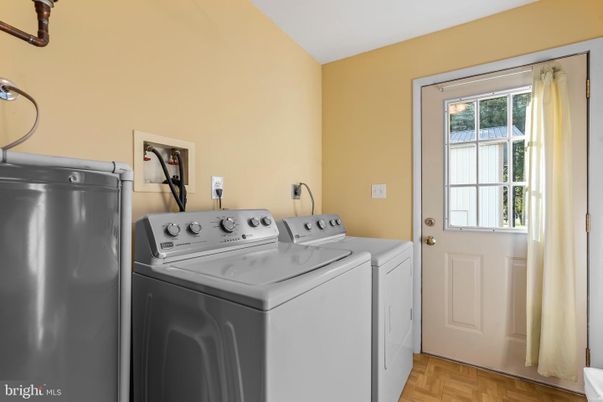Interior, Washer, Wood Texture Flooring