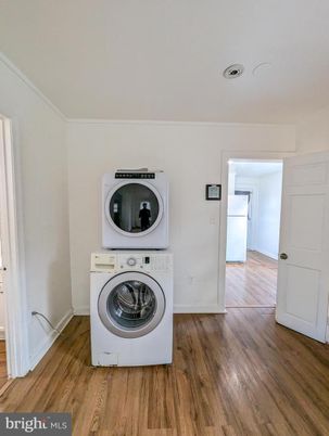 Interior, Utility Closets, Washer, Wood Texture Flooring