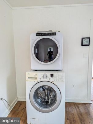 Interior, Utility Closets, Washer, Wood Texture Flooring
