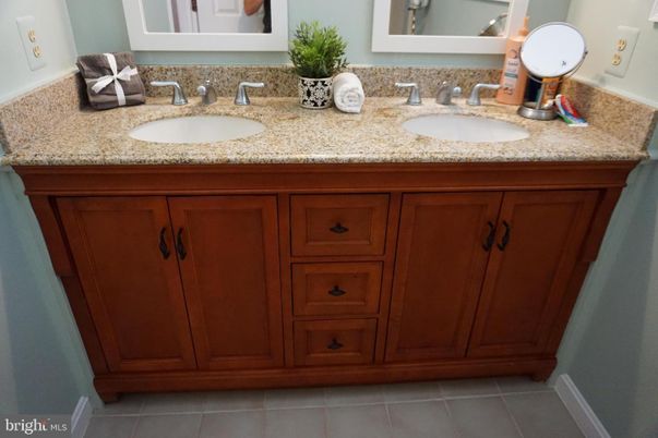 Bathroom, Dual Sink Vanities, Interior