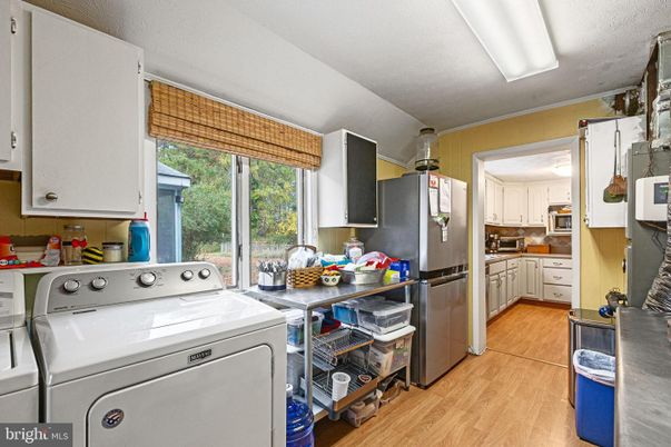 Interior, Washer, Wood Texture Flooring