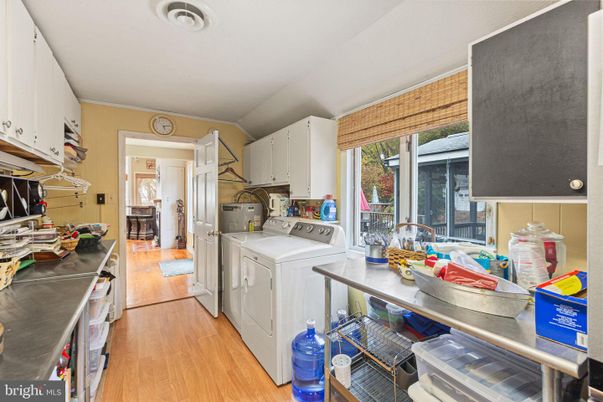 Interior, Washer, Wood Texture Flooring