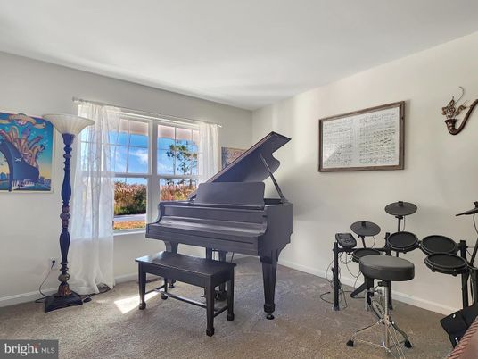 Interior, Piano