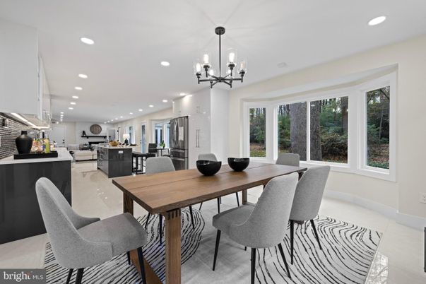 Chandelier, Dining room, Interior, Kitchen, Pendant Lights, Recessed Lighting, Stainless Steel Appliances