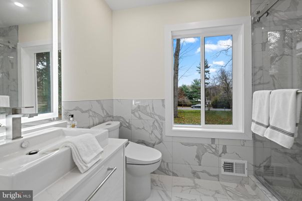 Bathroom, Interior, Marble, Marble Walls, Recessed Lighting