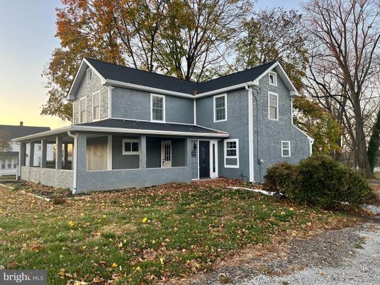 Exterior, Facade, Farmhouse