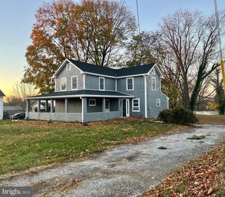 Backyard, Exterior, Facade, Farmhouse