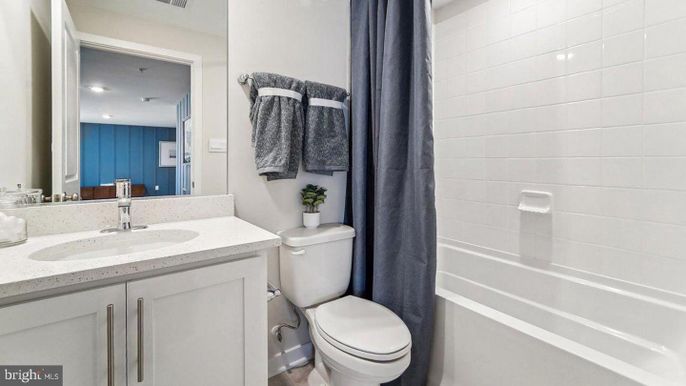 Bathroom, Interior, Recessed Lighting