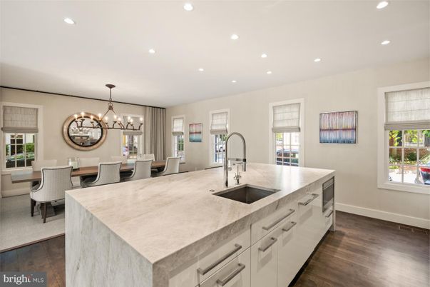 Chandelier, Dining room, Interior, Kitchen, Pendant Lights, Recessed Lighting, Wood Texture Flooring