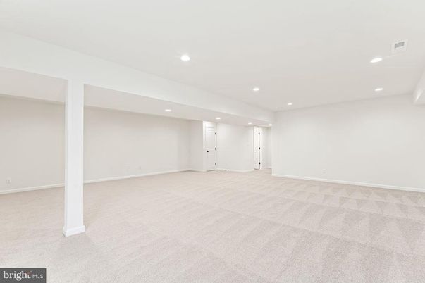 Empty room, Interior, Recessed Lighting