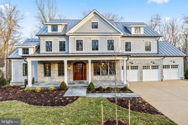 Attached, Exterior, Facade, Farmhouse