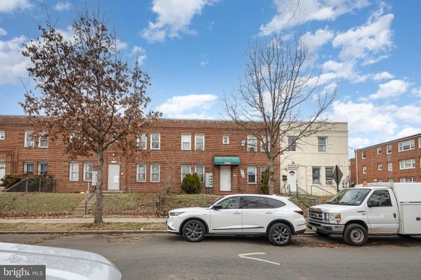 Exterior, Facade, Brick Facade, Rowhouse