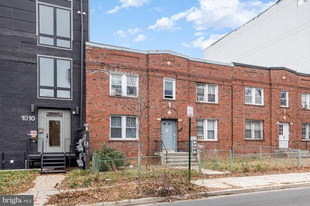 Exterior, Facade, Brick Facade, Rowhouse