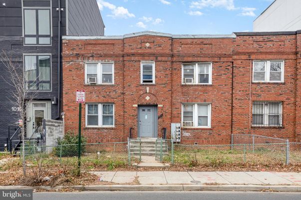 Exterior, Facade, Brick Facade, Rowhouse