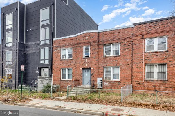 Exterior, Facade, Brick Facade, Rowhouse