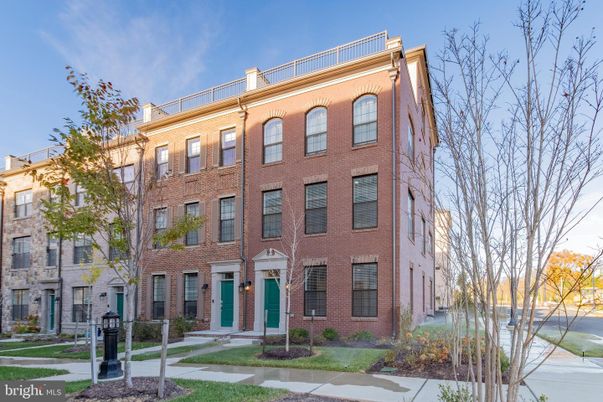 Exterior, Facade, Brick Facade, Rowhouse