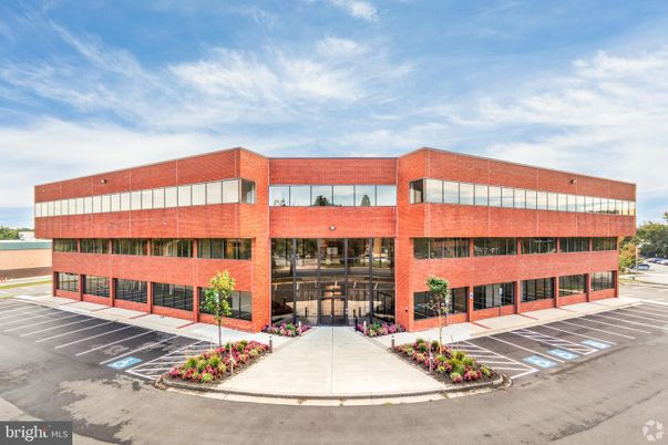 Exterior, Facade, Brick Facade, Highrise