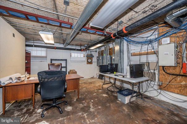 Home Office, Interior