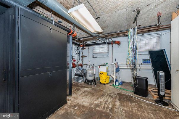 Garage, Interior